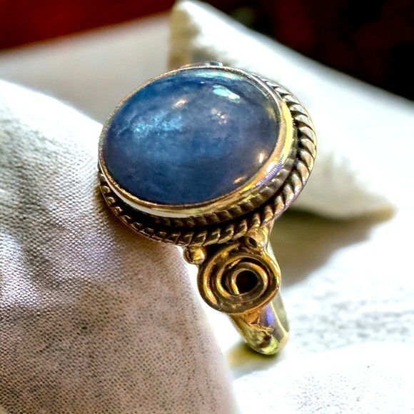 Kyanite Cabochon Bali Sterling Silver Ring (8) - Picture 6 of 11
